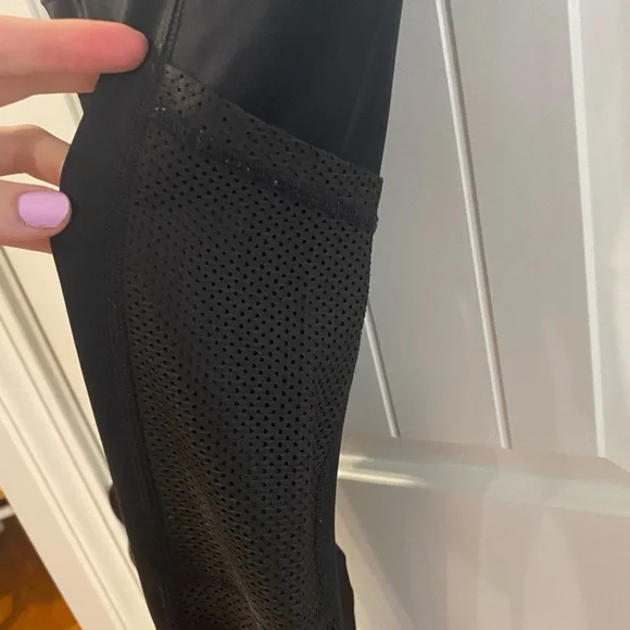 Aerie Offline Black Mesh Athletic Leggings - Picture 2 of 5